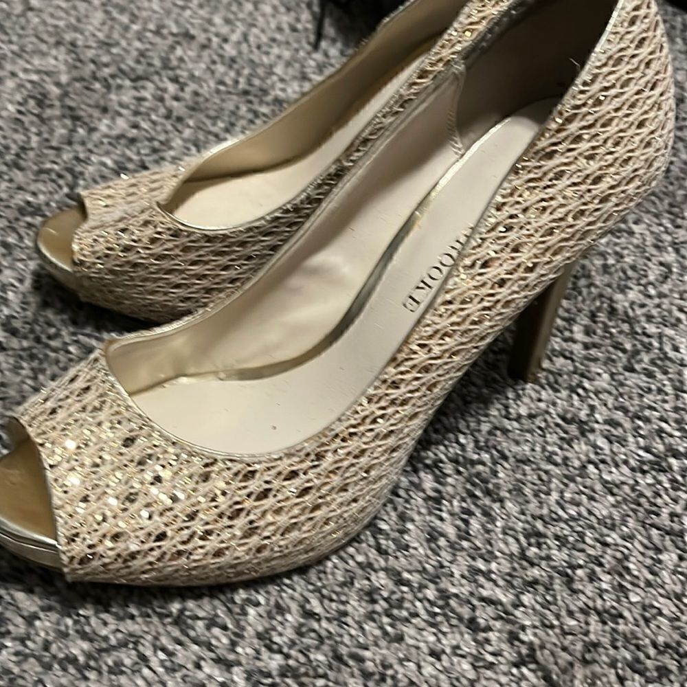 Audrey Brooke - Gold Sparkle Heels - 8